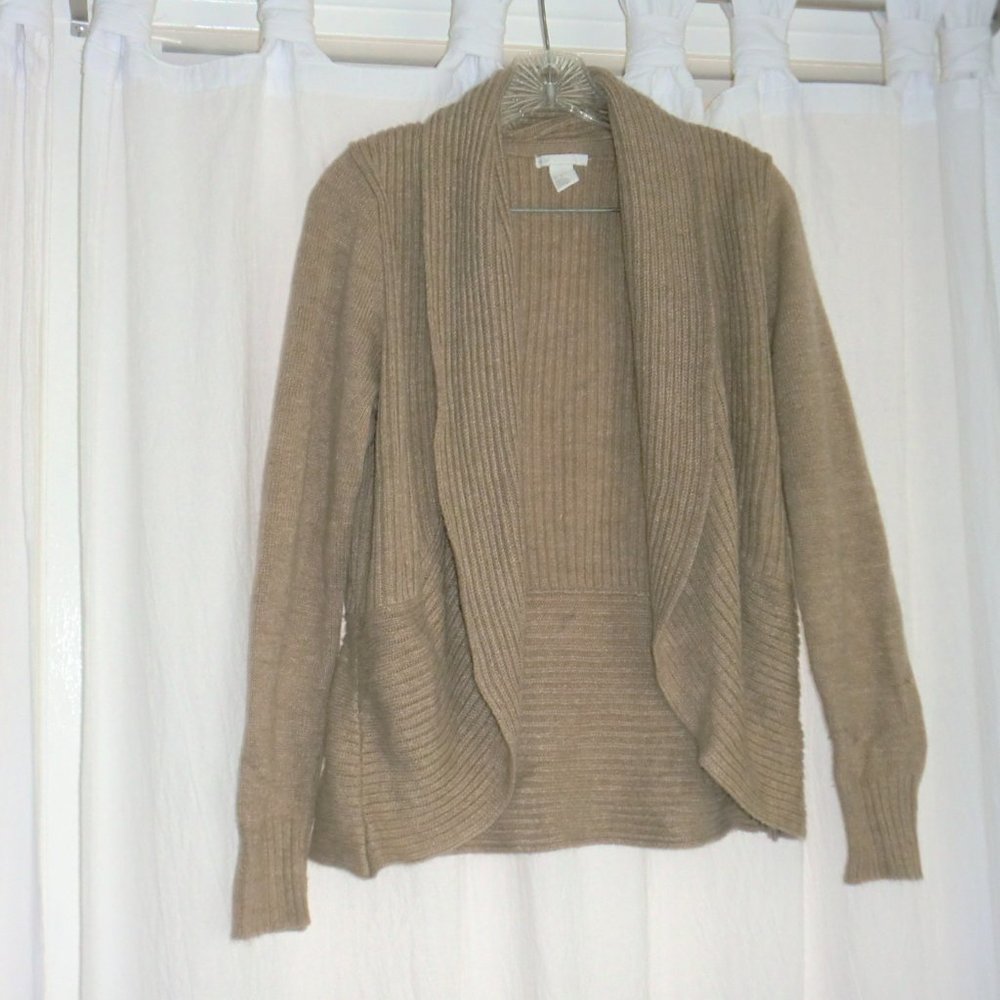BASIC medium sized ribbed taupe cardigan sweater